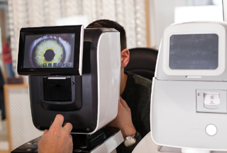 Interoperability between ophthalmic imaging devices and electronic patient records with controlled access to community primary care